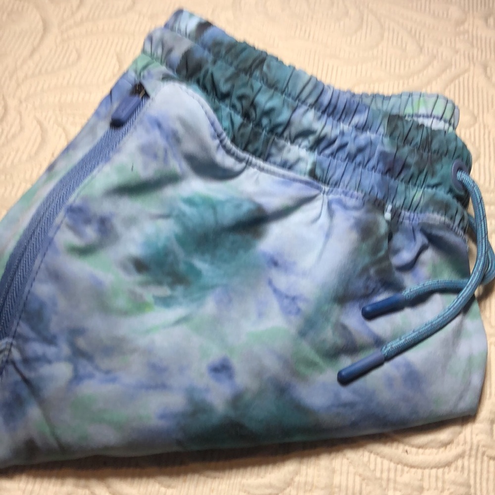 Girls Athleta stretchy summer Tie-Dye Shorts